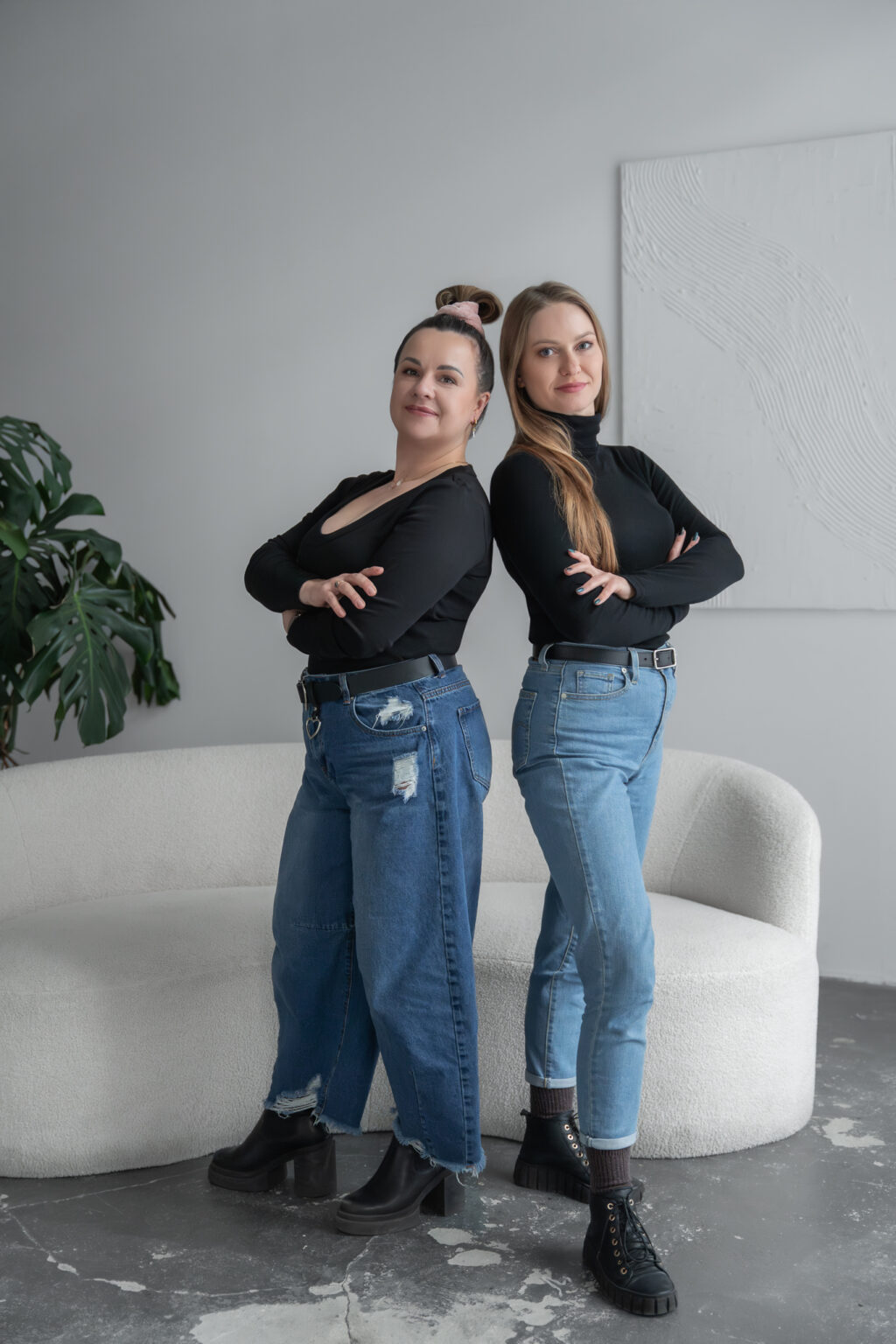 Kate i Magda z Virtual Vibes przy pracy nad zapleczem biznesu online